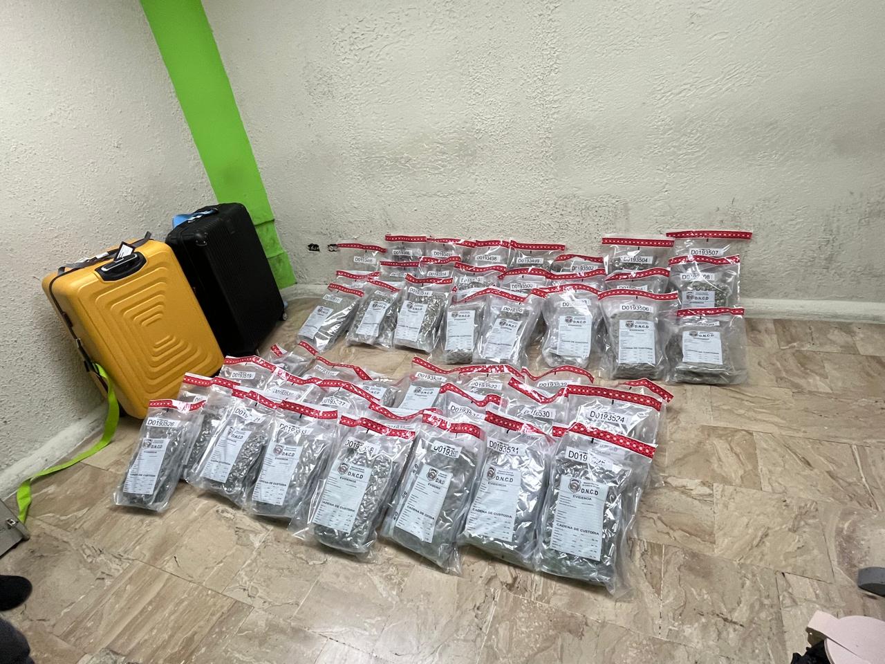 DNCD incauta 90 pacas de marihuana y en aeropuerto de Punta Cana