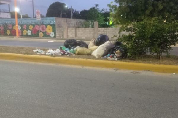 Denuncian vertedero improvisado en la Circunvalación Antonio Méndez, en Barahona