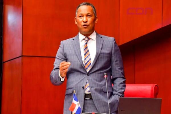 Dionis Sánchez, aspirante a la secretaría general del partido Fuerza del Pueblo.