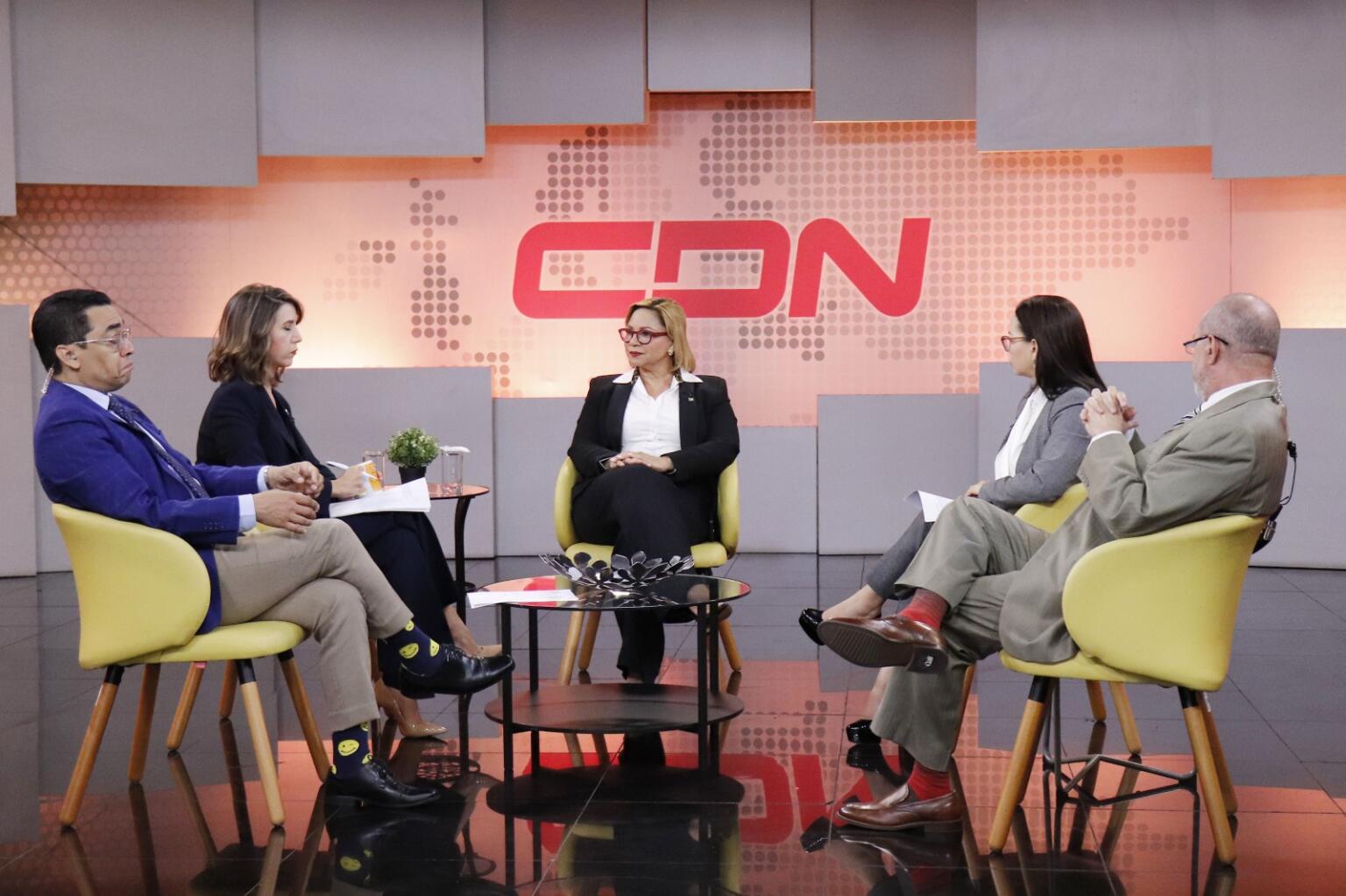 Federico Jovine, Katherine Hernández, Soraya Suárez, Yanessi Espinal y Nelson Rodríguez.
