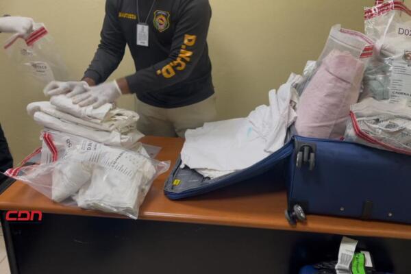Arrestan español con prendas de vestir empapadas de presunta cocaína. (foto, fuente externa)