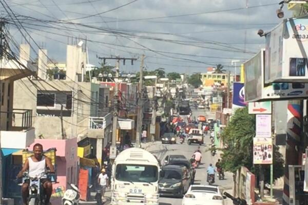 El Hoyo de Friusa es una comunidad ubicada en la localidad de Friusa, en el paraje de Bávaro, habitada en mayoría por haitianos / foto: Bávaro News