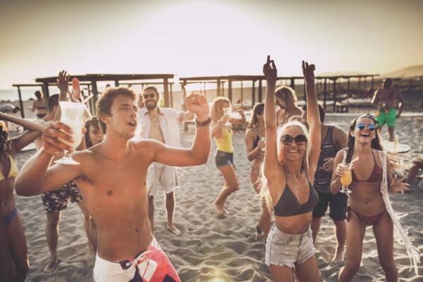 Fiestas en playas y balnearios serán prohibidas durante Semana Santa 