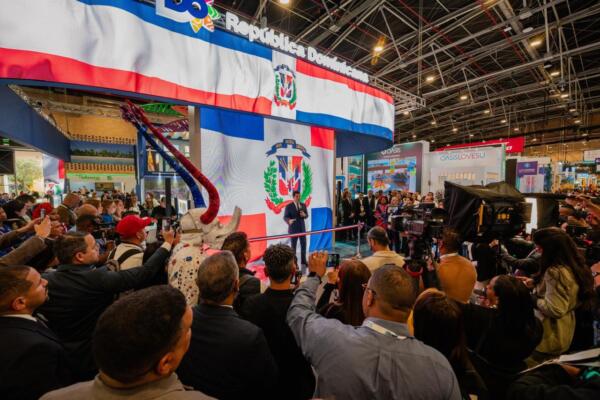 Ministro de Turismo, David Collado, en la Feria Anato en Colombia.