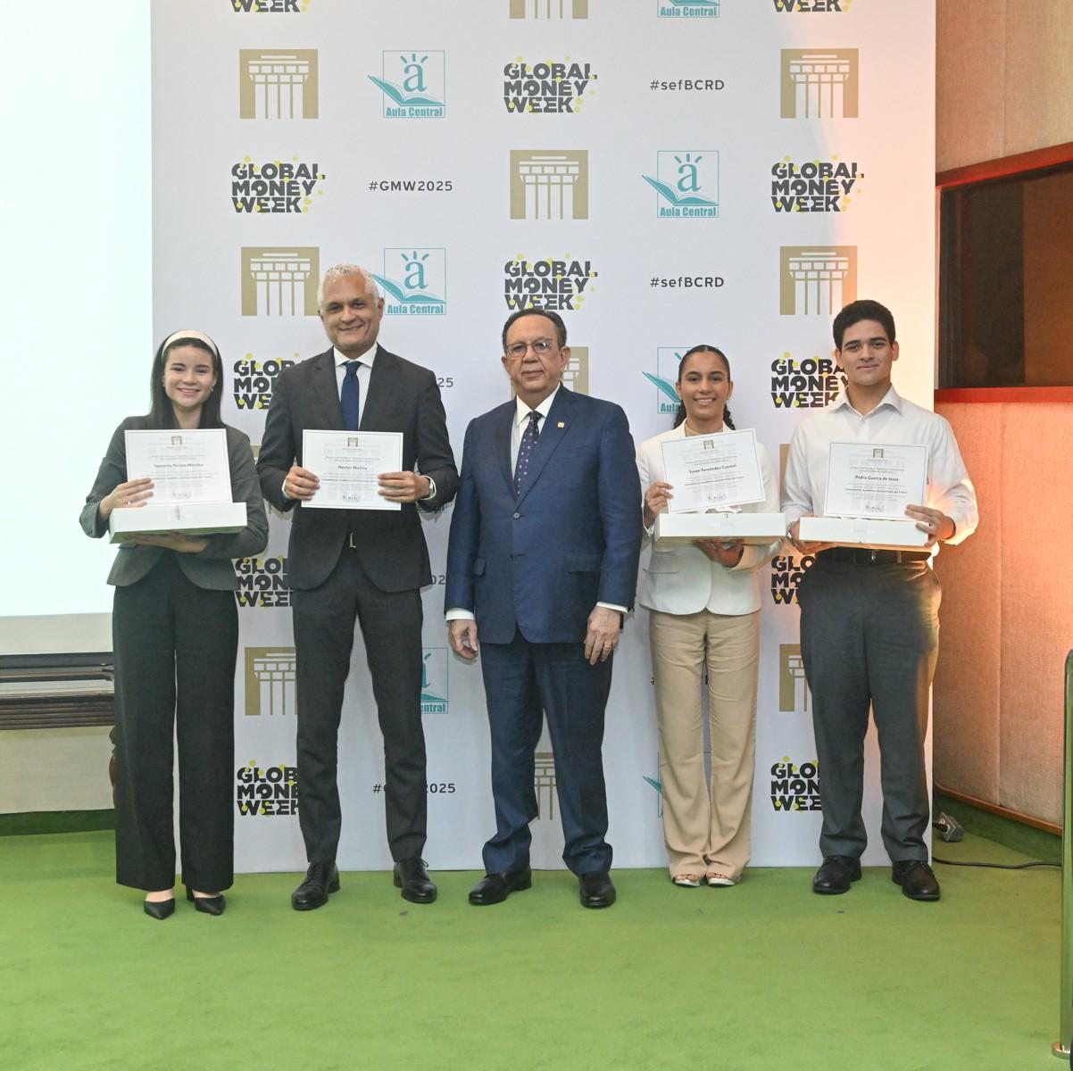 BCRD realiza el acto de premiación de su XII competencia académica “Economistas del Futuro”