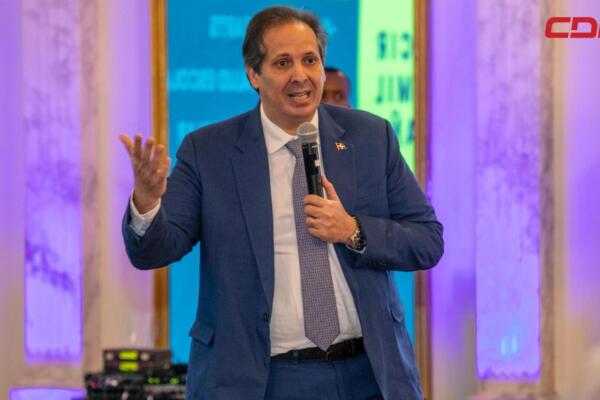 Víctor Atallah, minitro de Salud Pública.