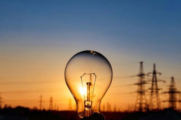 Gobierno proyecta que para el 2028 el 80% de los hogares tenga energía eléctrica 24 horas