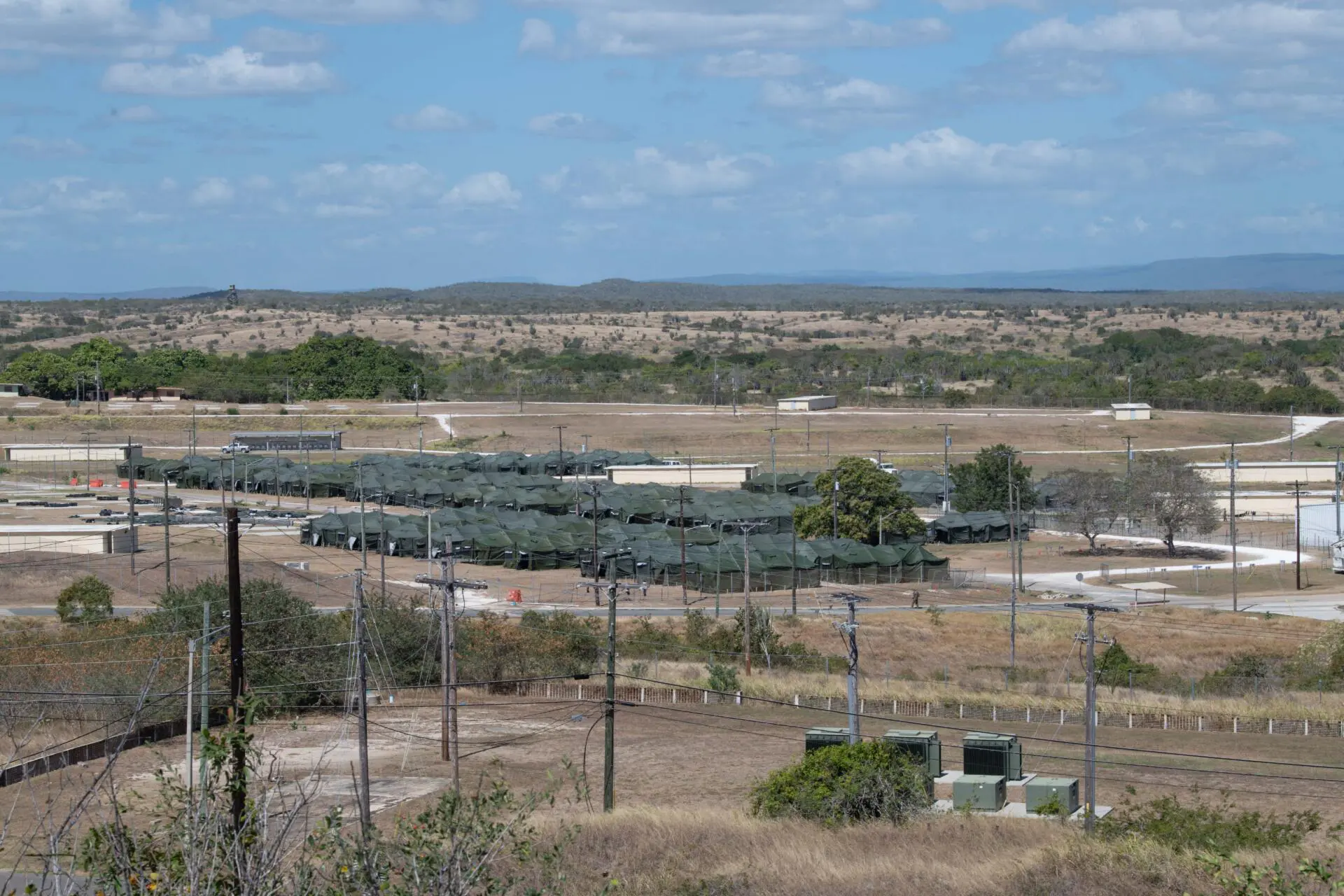 EEUU traslada a 40 inmigrantes detenidos en la base de Guantánamo a Luisiana