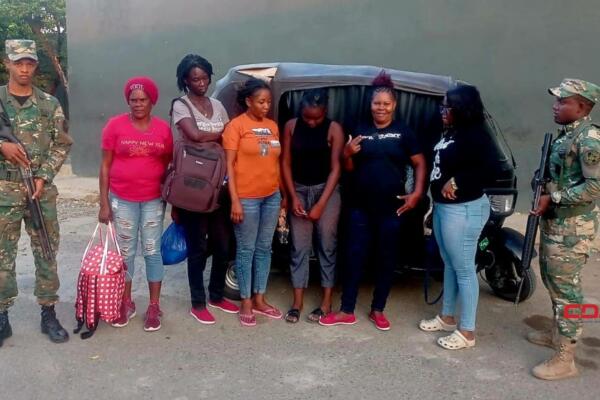 Abandonan dos mototaxis con 12 haitianos indocumentados. (Foto, fuente externa)