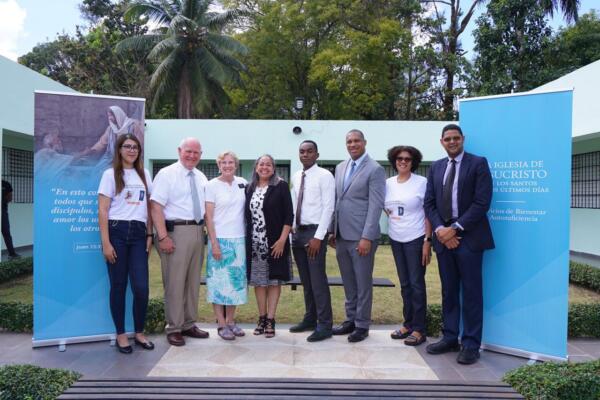 Iglesia de Jesucristo entrega materiales pedagógicos y otros equipos a Fundación Albergue de SDN