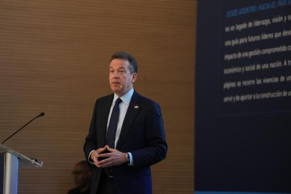  Víctor -Ito- Bisonó, ministro de Industria, Comercio y Mipymes.