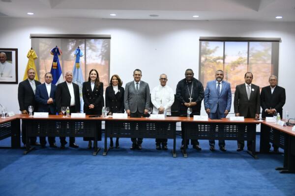 JCE presenta nueva cédula al Consejo de la Conferencia del Episcopado Dominicano
