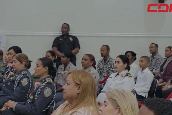 “Mujeres de Fuerza y Honor”, en el que se rindió homenaje a un grupo de mujeres militares y policías.