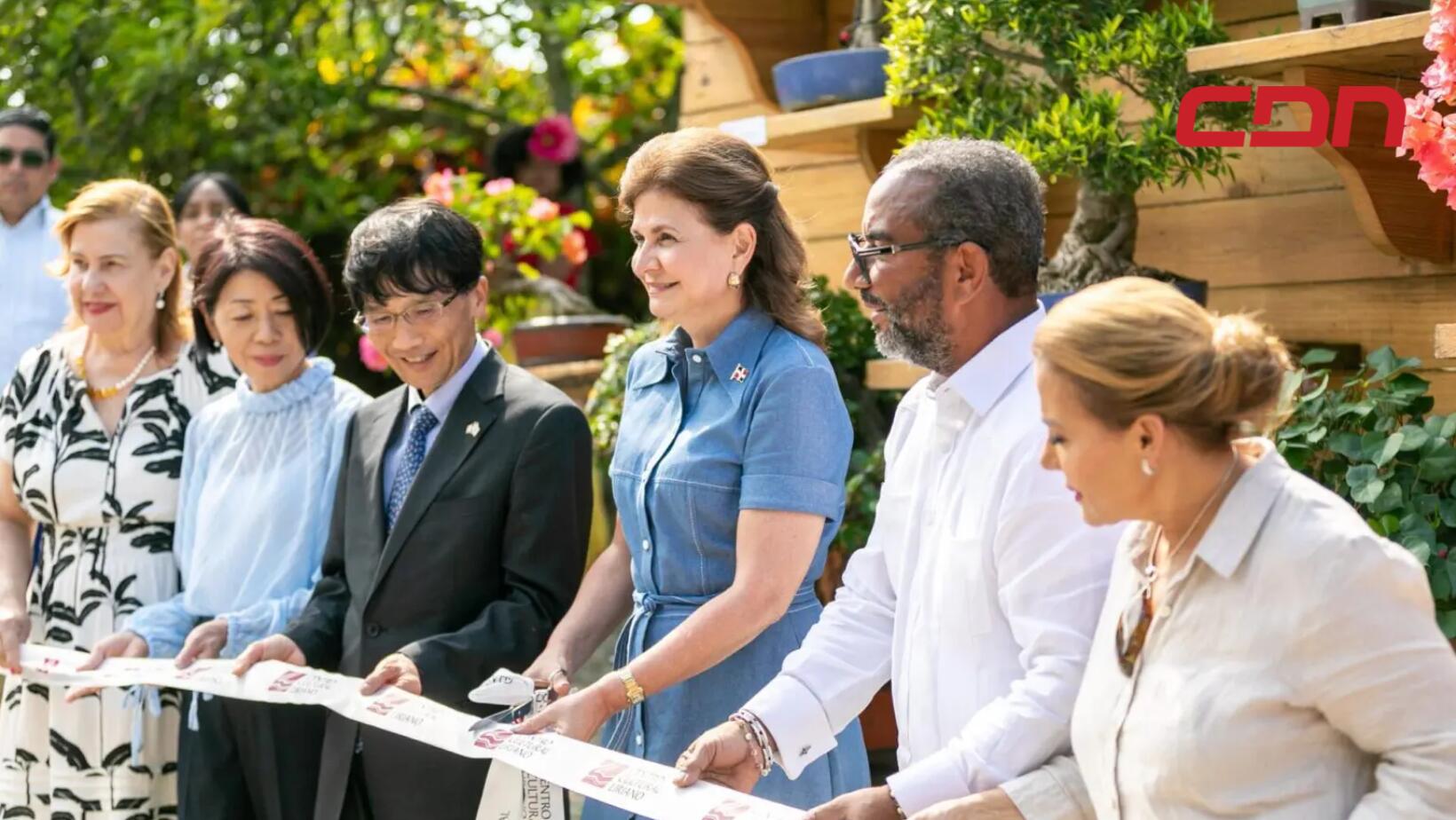 La vicepresidenta encabeza la apertura del Museo del Bonsái
