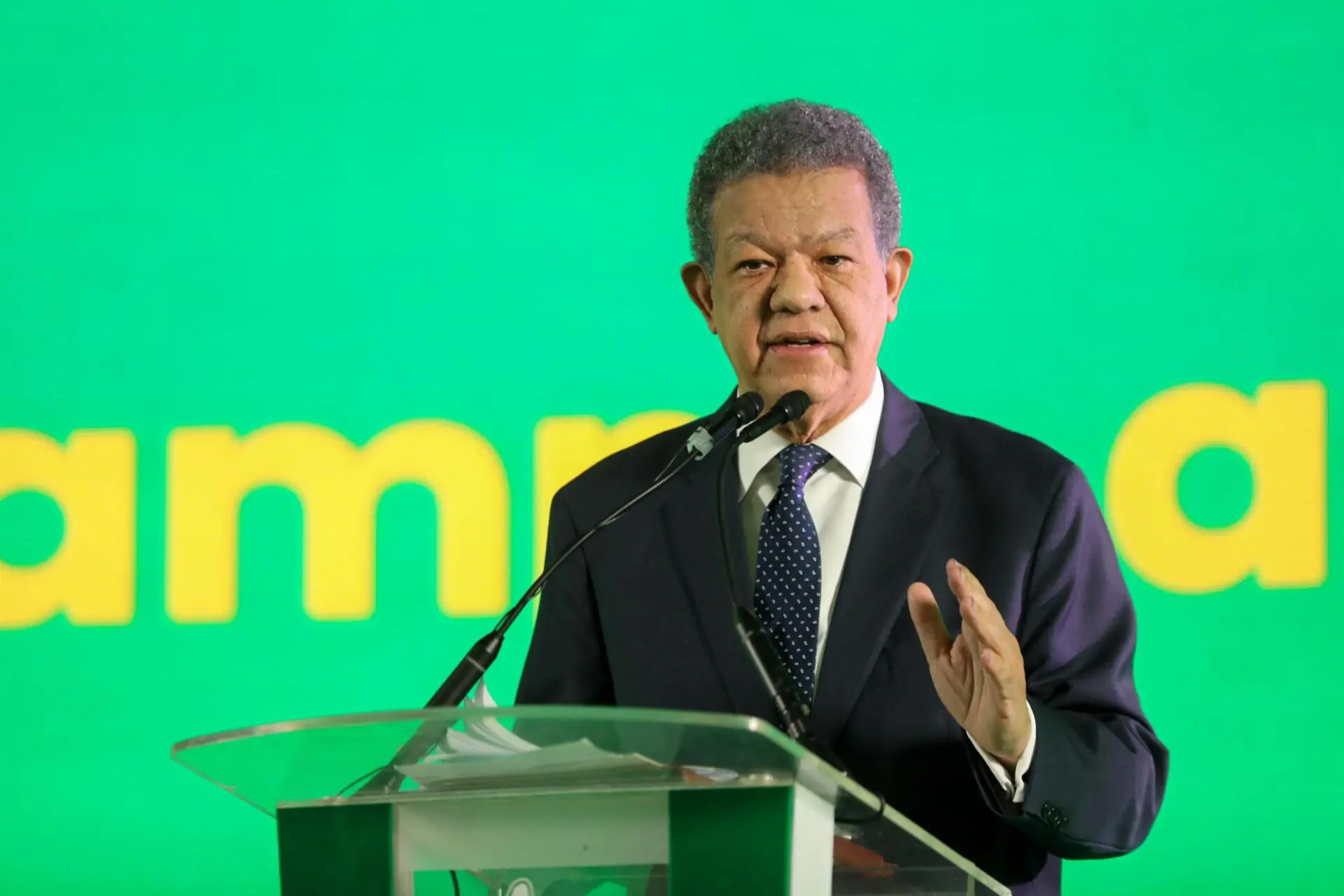 Leonel Fernández llevó La Voz del Pueblo a Santiago y criticó el agua potable, el monorriel y el teleférico bajo la administración actual.