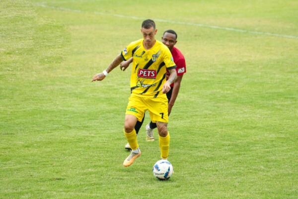 Lihue Prichoda de Moca FC en acción, en duelo frente a CBA Santo Domingo, correspondiente a la jornada 6 de la Copa LDF 2025