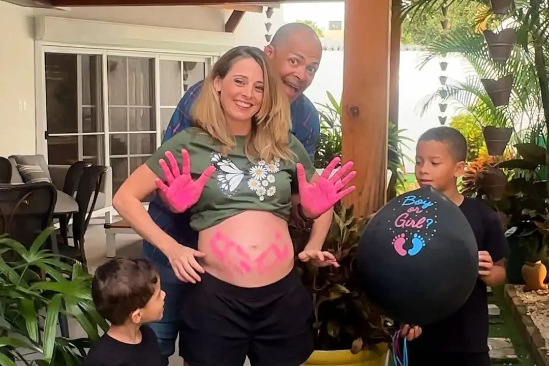 María Dimitrova y Félix Sánchez anuncian el género de su bebe