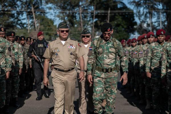 El ministro de Defensa, teniente general Carlos A. Fernández Onofre.