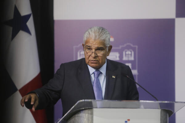 El presidente de Panamá, José Raúl Mulino, habla en una rueda de prensa, en el Palacio de las Garzas. EFE/ Carlos Lemos