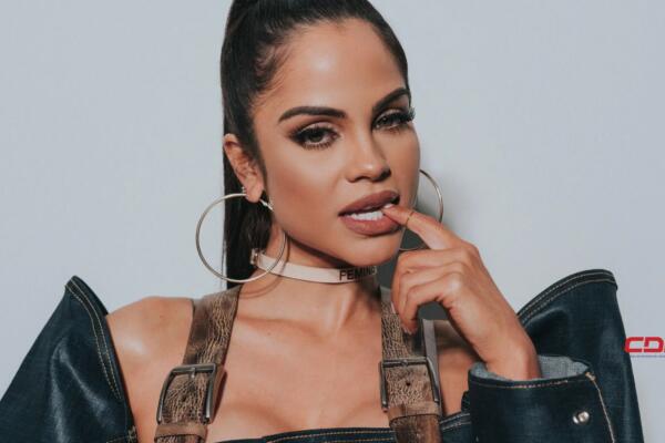 Natti comparte escena con el legendario actor estadounidense Ron Perlman. Foto: Fuente externa
