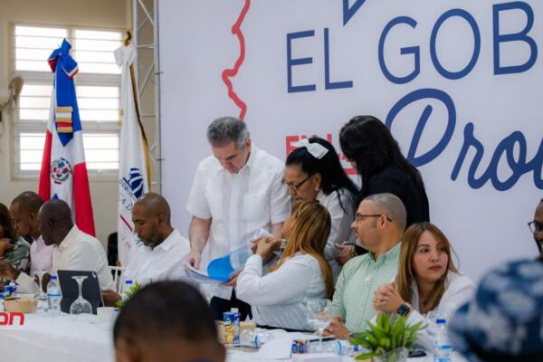 Neney Cabrera es conocido por su efectividad en el trabajo de campo y buscarle soluciones a los problemas que afectan la población. Foto: Fuente externa 