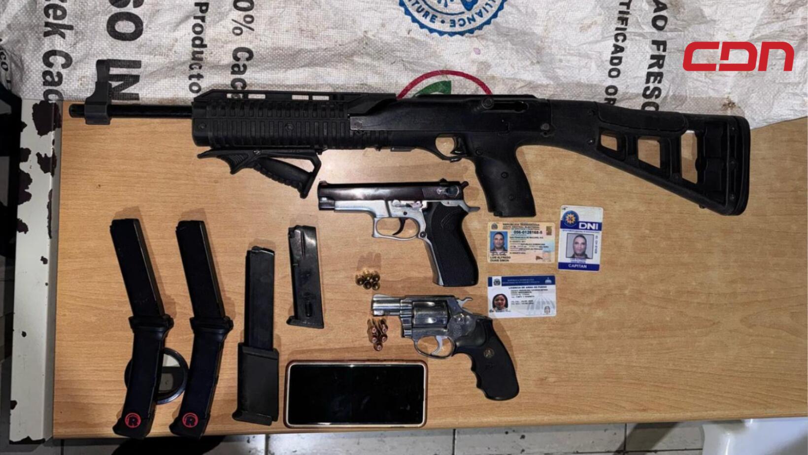 Ocupan armas de guego a hombre