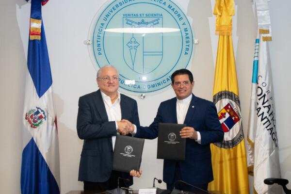 Pontificia Universidad Católica Madre y Maestra (PUCMM) y la Corporación Zona Franca Santiago (CZFS)