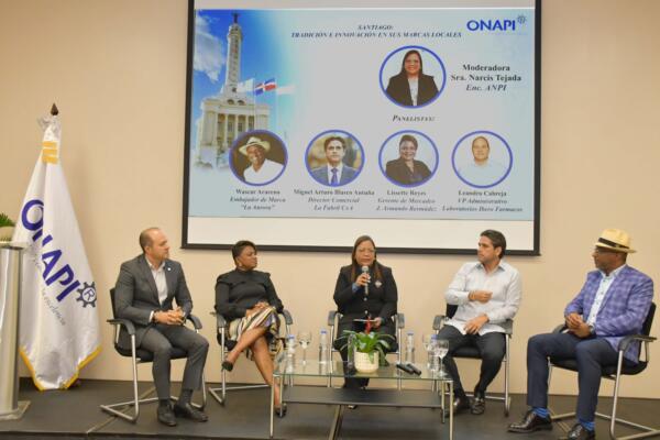 Onapi realizó un panel que llevó a cabo como tema principal Tradición e Innovación en sus Marcas Locales en la provincia de Santiago.