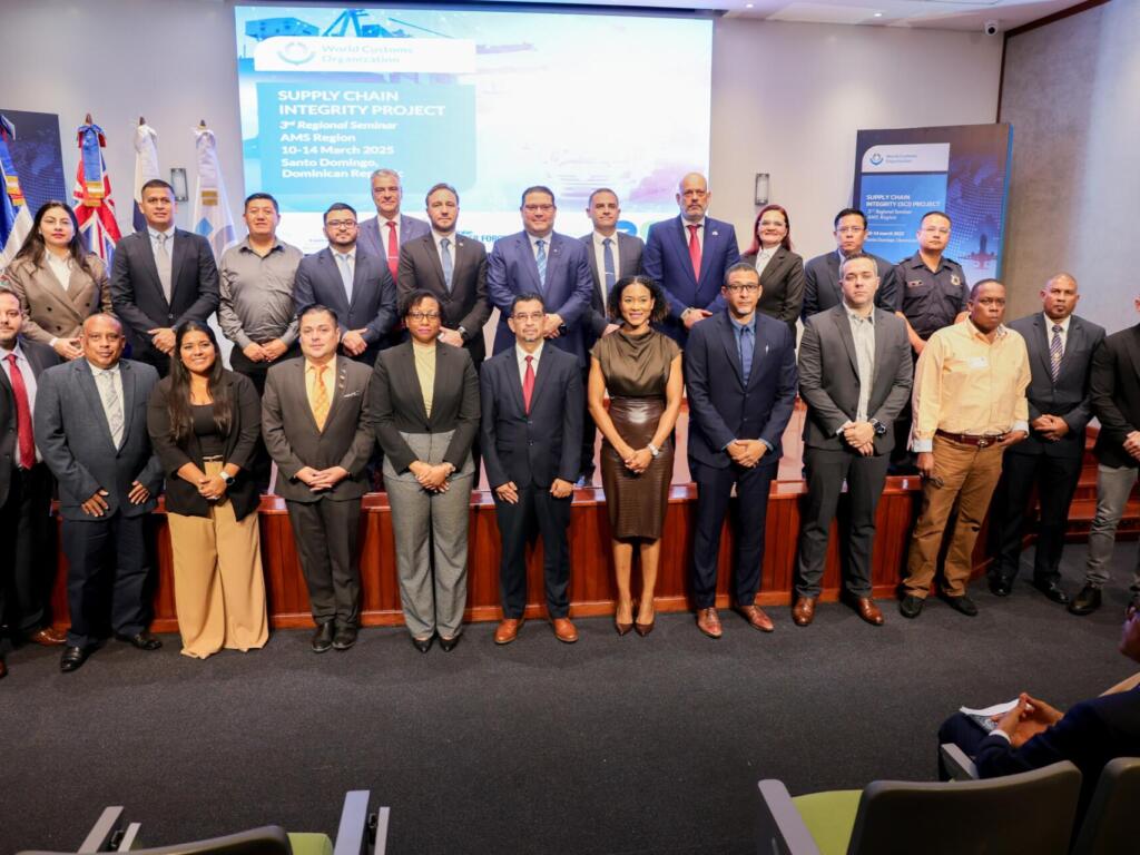 Miembros de las delegaciones participantes en seminario OMA
Foto. fuente externa