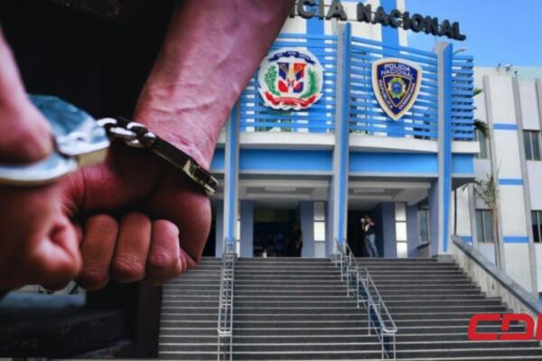 Policía Nacional apresa a dos hombres por robo en el Distrito Nacional