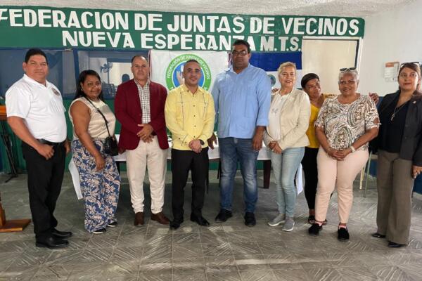 Alexis Rodríguez, presidente de la Unión de Juntas de Vecinos, encabeza reunión.