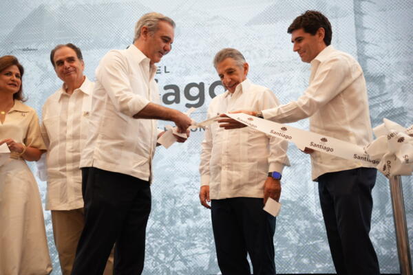 Presidente Abinader hace corte de cinta en Hotel Santiago, Curio Collection by Hilton
Foto: fuente externa