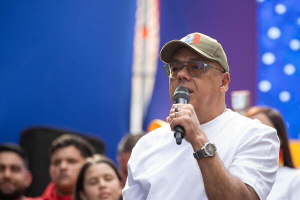 Foto del representante del chavismo en las negociaciones con Washington, Jorge Rodríguez. EFE/ Ronald Pena R