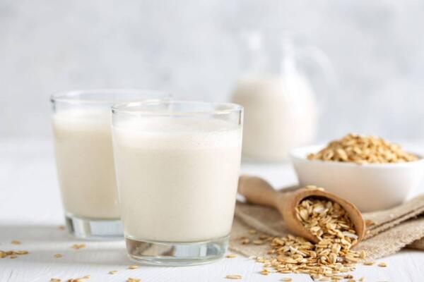 La leche de avena es especialmente sana, sabrosa e ideal como complemento