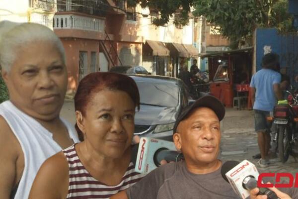 Residentes de Mandinga en SDE claman por mayor seguridad y soluciones a los apagones