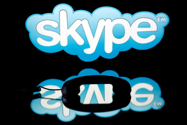 El logotipo del sistema telefónico por Internet Skype se muestra en una tableta el 2 de enero de 2014 en París. Lionel BONAVENTURE / AFP
