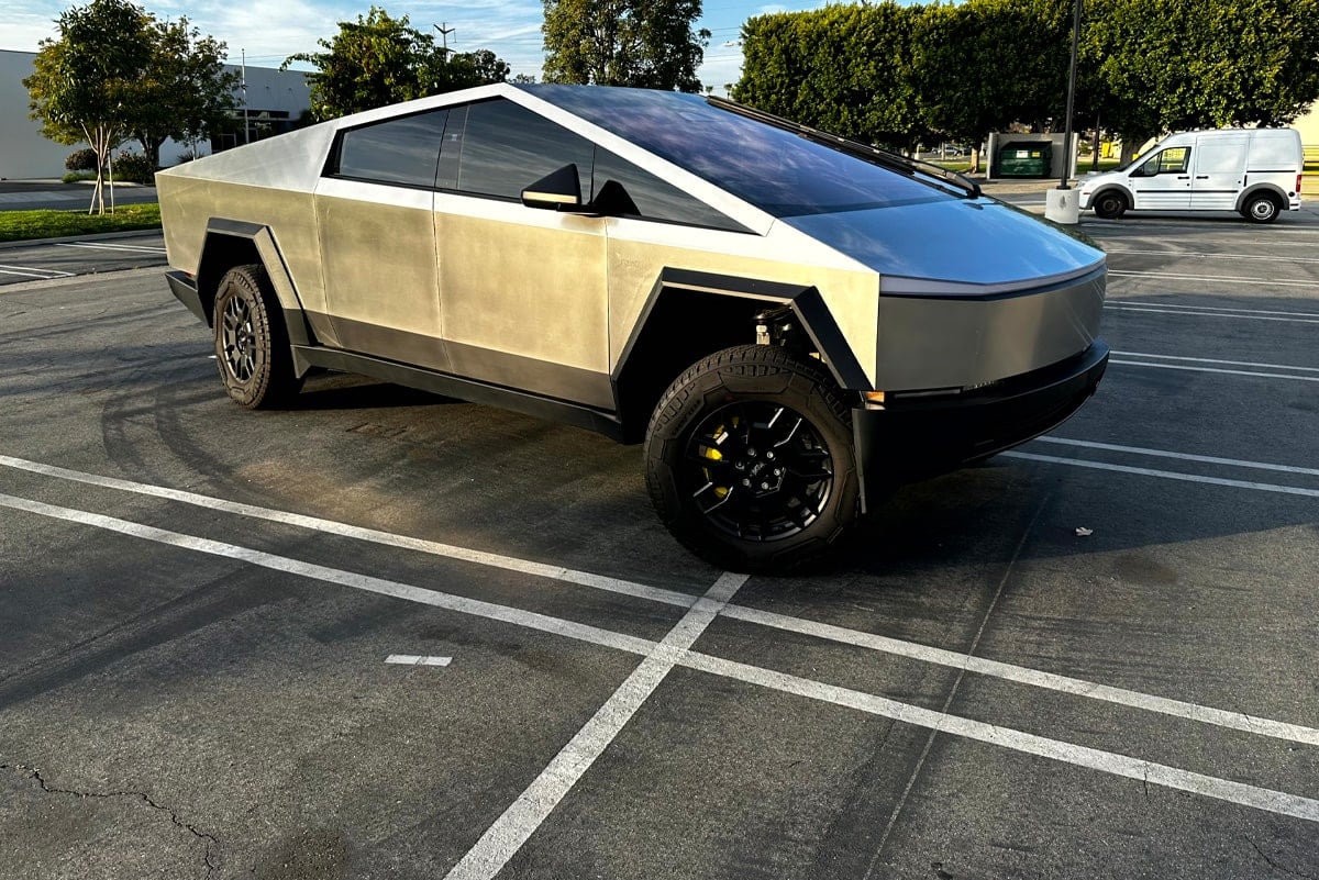Tesla debe llamar a revisión las unidades vendidas en EE.UU. de su camioneta Cybertruck, por un defecto con uno de sus paneles.