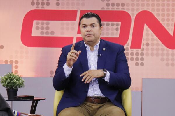 Tobías Crespo cuestionó las políticas de movilidad del Gobierno, destacando su enfoque en anuncios mediáticos sobre soluciones reales.