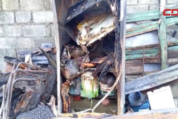 Viviendas destruidas por incendio en Santiago. 