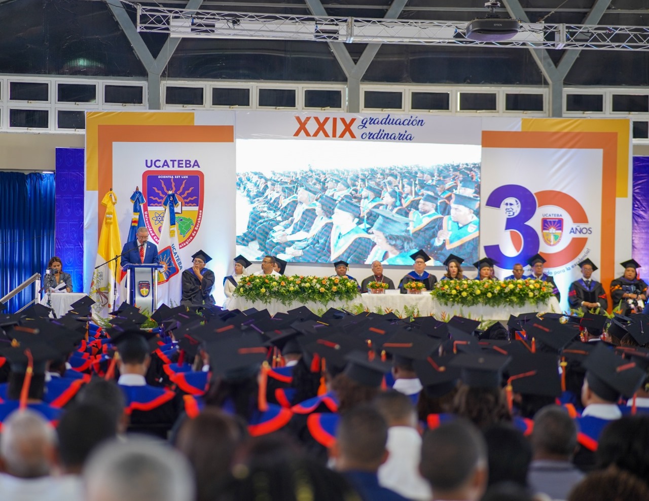 Ucateba entrega a la sociedad 341 nuevos profesionales en su 30 aniversario