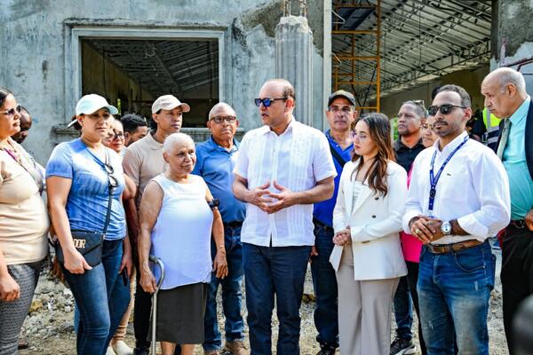 Ulises Rodríguez realizó una visita de supervisión a la comunidad de Los Pérez de Gurabo en la reconstrucción de la Capilla San Pedro.