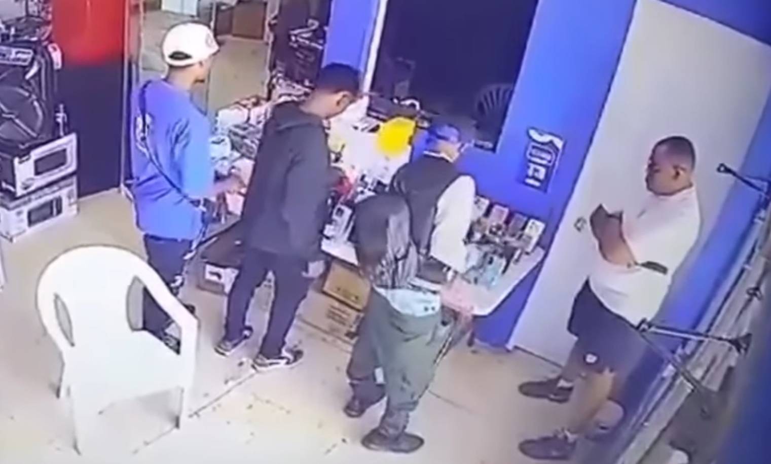 Video: cinco haitianos atracando en Los Mina