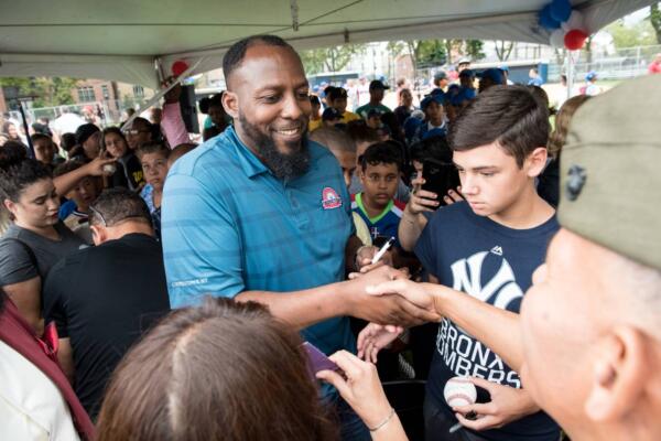 Vladimir Guerrero sorprende al andar en motoconcho 