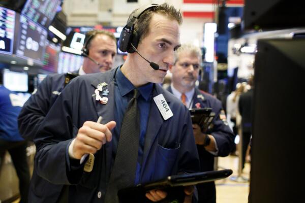 Wall Street cierra con caídas tras confirmar aranceles de Trump