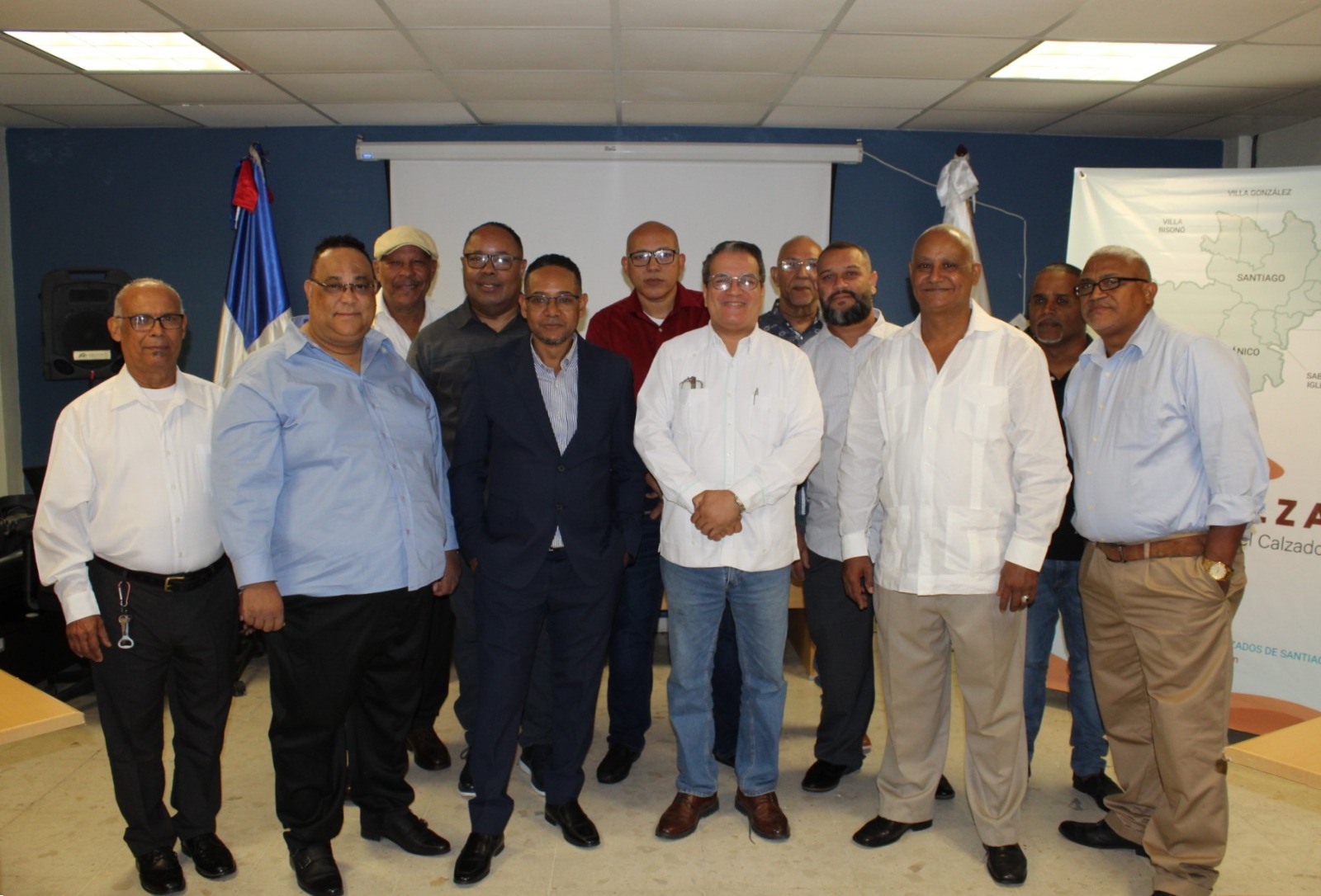 Constituyen y juramentan directiva de la nueva Asociación de Productores de Calzados de Santiago
