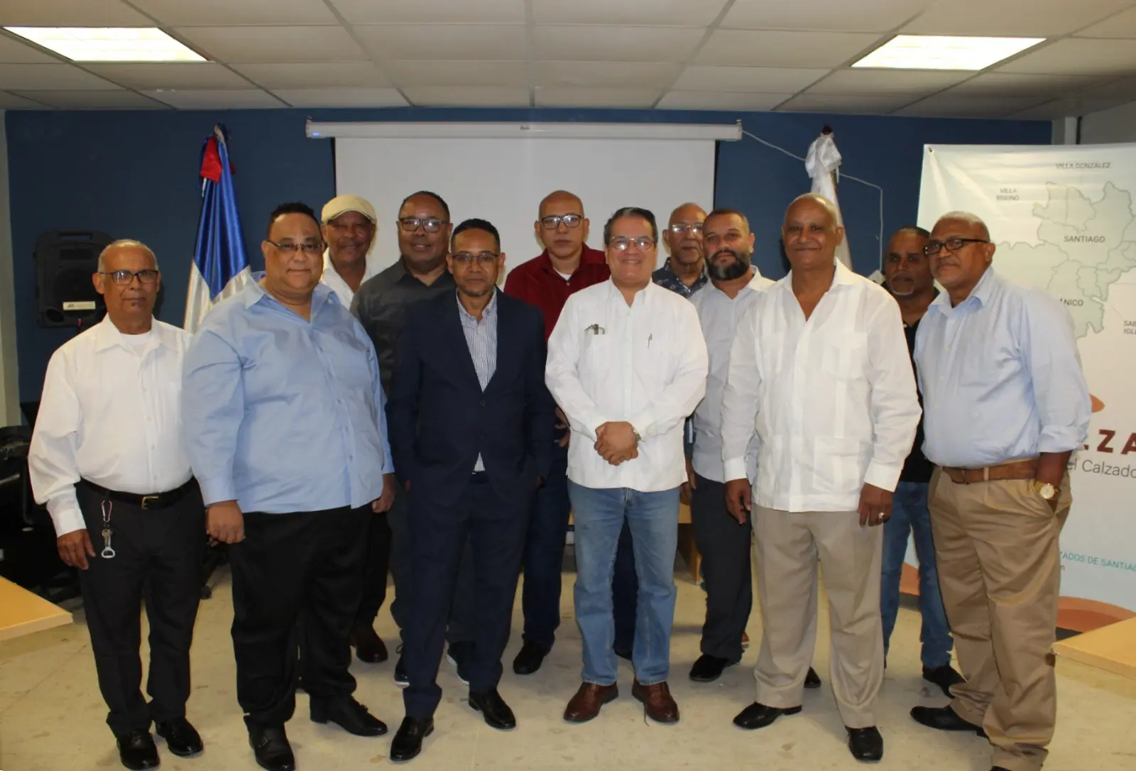 Constituyen y juramentan directiva de la nueva Asociación de Productores de Calzados de Santiago