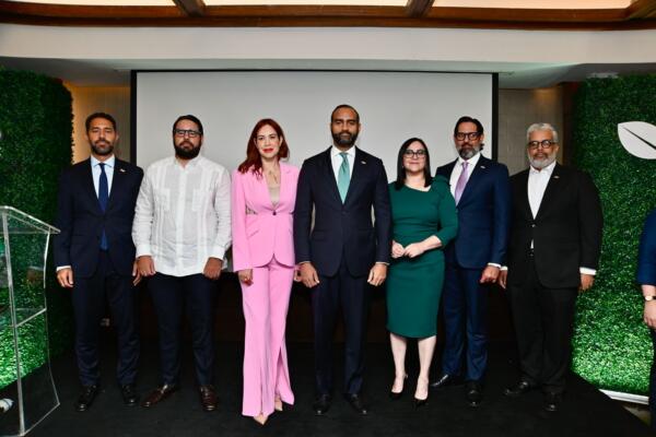 Parte del equipo organizador de ExpoSostenible 2025, la primera feria de sostenibilidad en RD