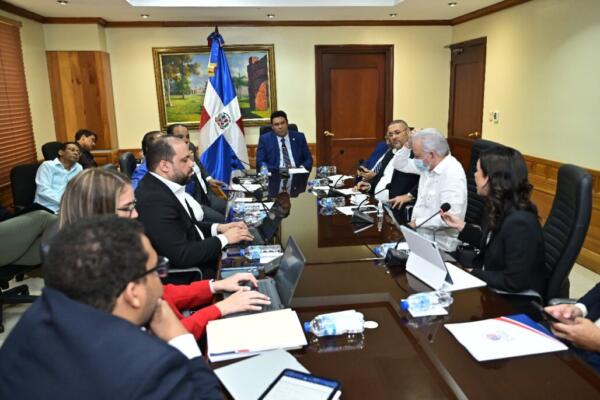 Senado escucha al Defensor del Pueblo y experta en derecho laboral sobre reforma al Código de Trabajo