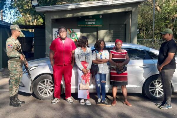 Arrestan dos hombres por transportar haitianos en autobús. (foto, fuente externa) 