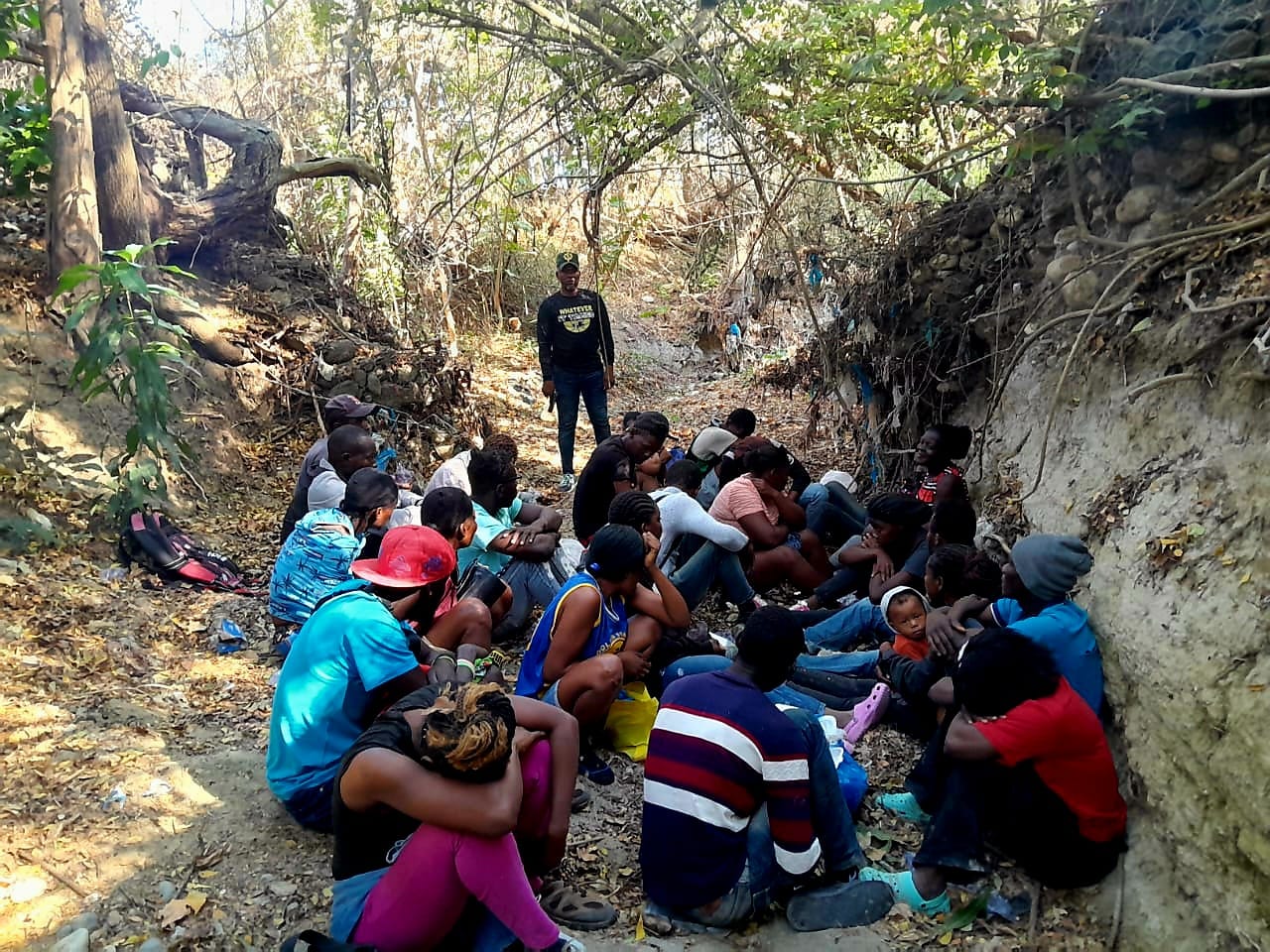 Encuentran grupo de inmigrantes indocumentados en una casa abandonada